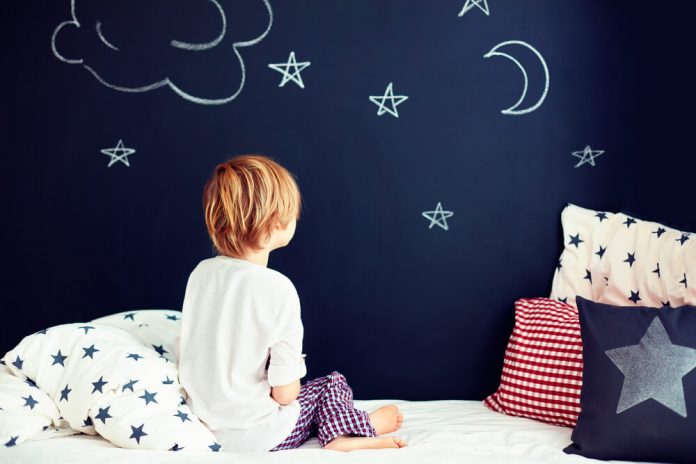 7 razones por las que los niños no quieren irse a la cama y qué hacer