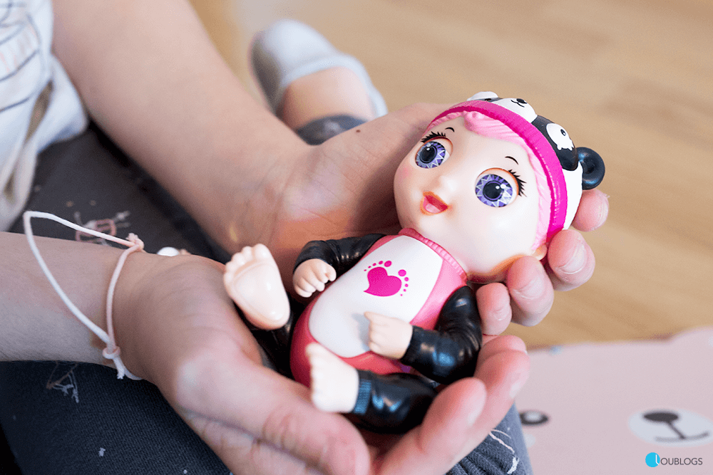 Tiny Toes las muñecas interativas que caben en la palma de la mano