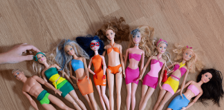 Cómo hacer ropa para Barbie con globos de colores