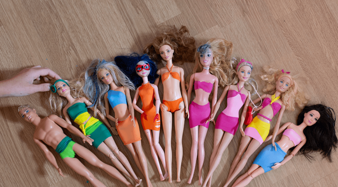Cómo hacer ropa para Barbie con globos de colores